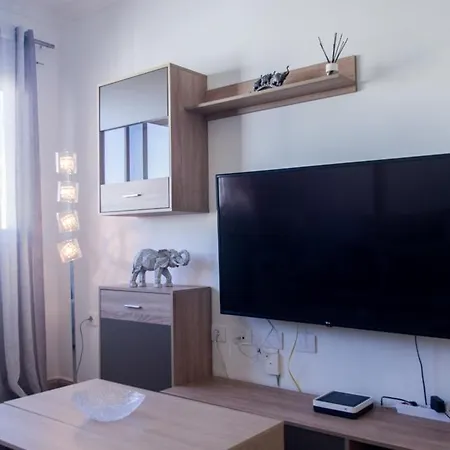 The Family - 3 Bedrooms In Town Center Apartment
